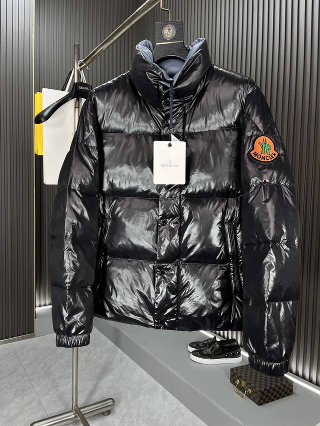 支持年后退换， Moncler 蒙口 2024Ss冬季最新品立领羽绒服！官网同步！ 简约干练沉稳羽绒夹克款外套 简洁流畅线条感，绝对是吸引回头率的利器，立领修身