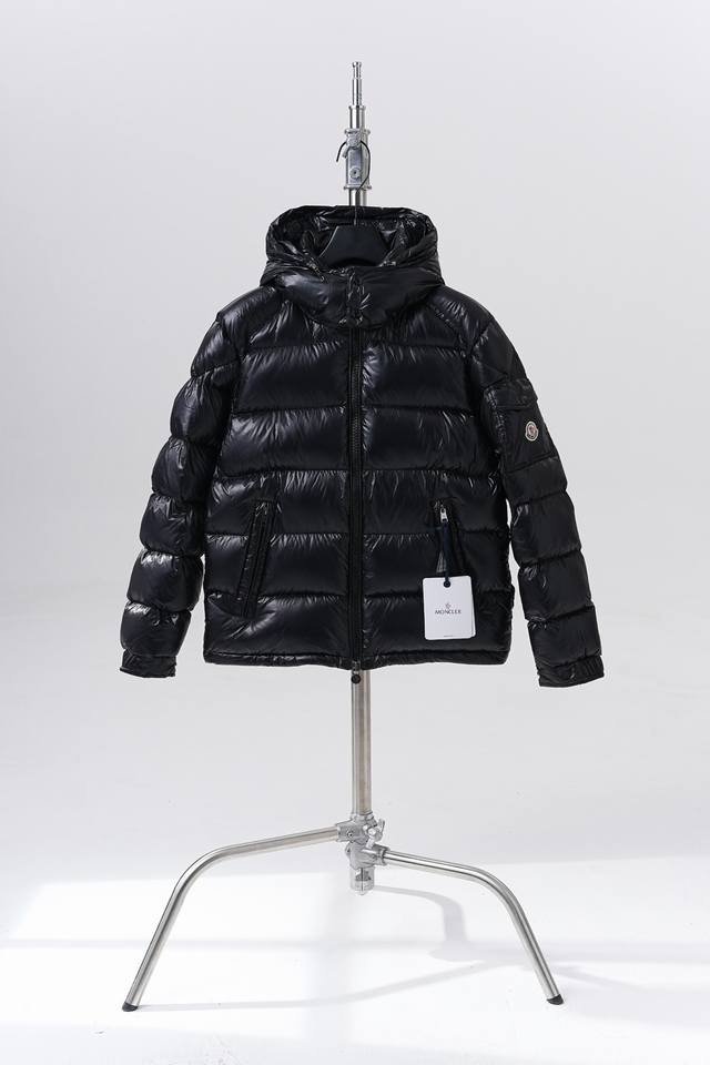 支持年后退换 现货Moncler 蒙口，Fw新款Maya玛雅连帽羽绒服外套，专柜同步在售， 定制面料，内里90%白鸭绒填充，保暖舒适，最经典的款式，永不过时款，