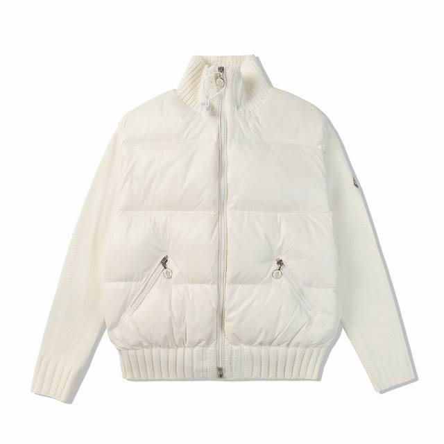 Moncler 蒙口23Fw羊毛针织拼接立领女款羽绒服 -采用90白鸭绒，600 蓬松度，袖口处使用羊毛混纺面料，质感更好，轻盈保暖，四层里布，绝不钻绒 -全衣