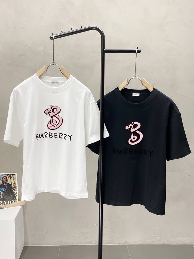 支持年后 。Burberry巴宝莉独家专供新款原单男士休闲春夏短袖 高端定制 高端版本 时尚百搭爆款进口面料 手感超柔软细腻 穿着亲肤舒适 高端精品 代工厂精细