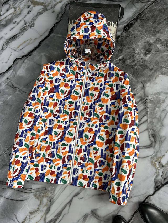 支持年后退换 Moncler 蒙口 2024早秋专柜新款 Mk家族年度高端系列 原单奢华时尚休闲男士风衣外套夹克。 精致原单辅料+聚酯纤维面料，简洁原版Logo