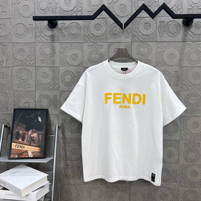 Fendi 芬迪 双Ff 字母印花压花 Logo标识精致升级，灵感源自八十年代复古 原版面料 官方同款 短袖T恤 定制260克同缸染面料 手感非常舒服 春夏最新