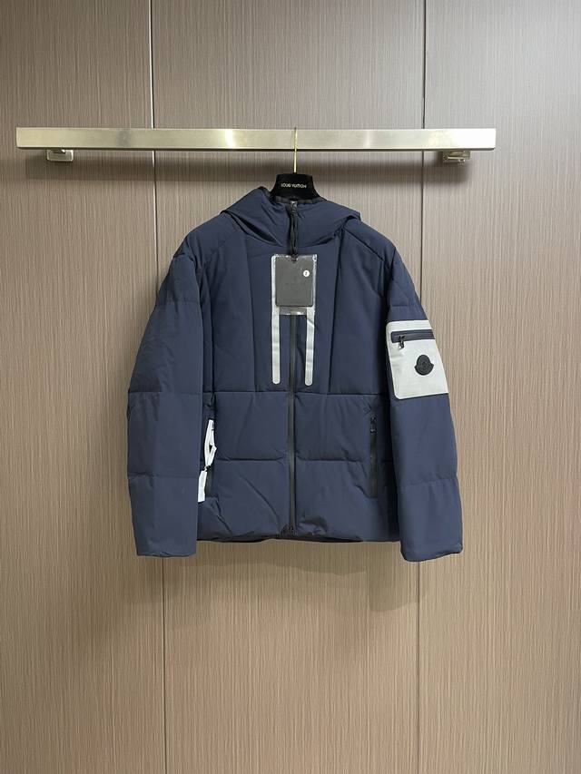 支持年后售后 Moncler 夜光3M标志秋冬新款常青系列经典立领羽绒服！尼龙与原版完全无差，面料细节五金真正做到与原版无差，轻薄柔软易打理易清洗。户外运动装备