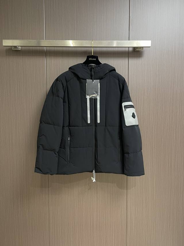 支持年后售后 Moncler 夜光3M标志秋冬新款常青系列经典立领羽绒服！尼龙与原版完全无差，面料细节五金真正做到与原版无差，轻薄柔软易打理易清洗。户外运动装备