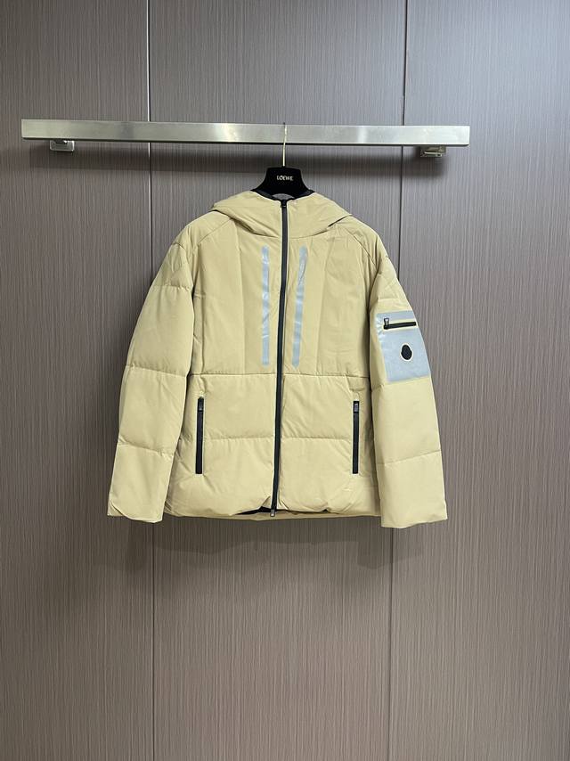 支持年后售后 Moncler 夜光3M标志秋冬新款常青系列经典立领羽绒服！尼龙与原版完全无差，面料细节五金真正做到与原版无差，轻薄柔软易打理易清洗。户外运动装备