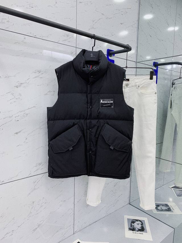 支持年后退换， Moncler 蒙口 2024Aw秋冬新品 Go Ragot系列设计时尚百搭舒适透气连帽羽绒马甲。官网同步发售！设计感与颜值爆棚的羽绒外套，品控 - 点击图像关闭