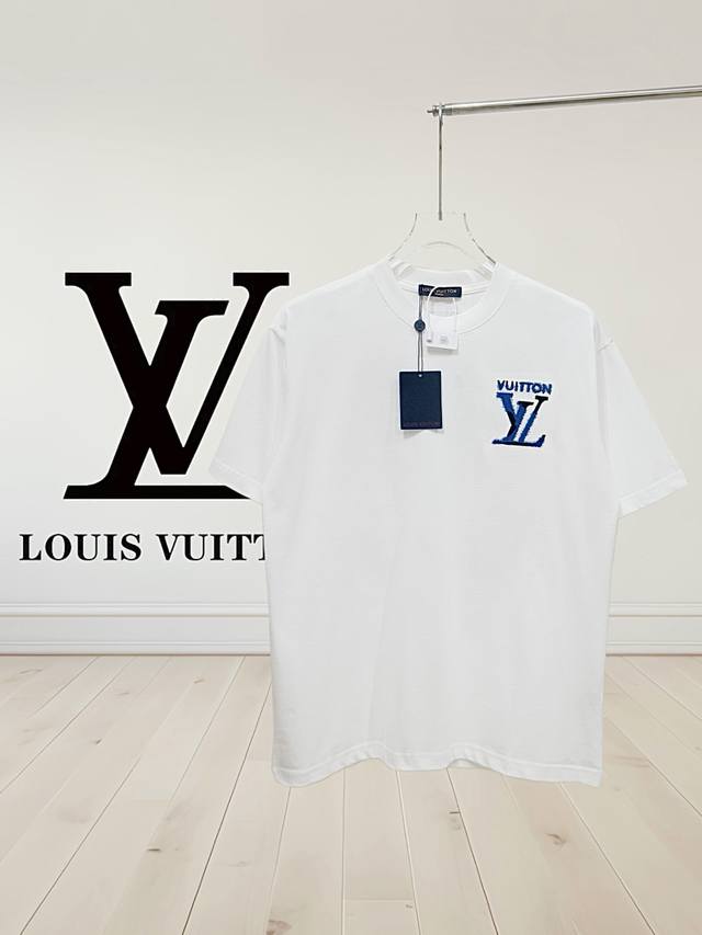 高版本] Louis Vuitton 路易威登25Ss新品走秀款 平绣+毛线重工艺Lv Logo刺绣 后福平绣毛线大Logo 刺绣短袖，男女同款！短袖不在千篇一