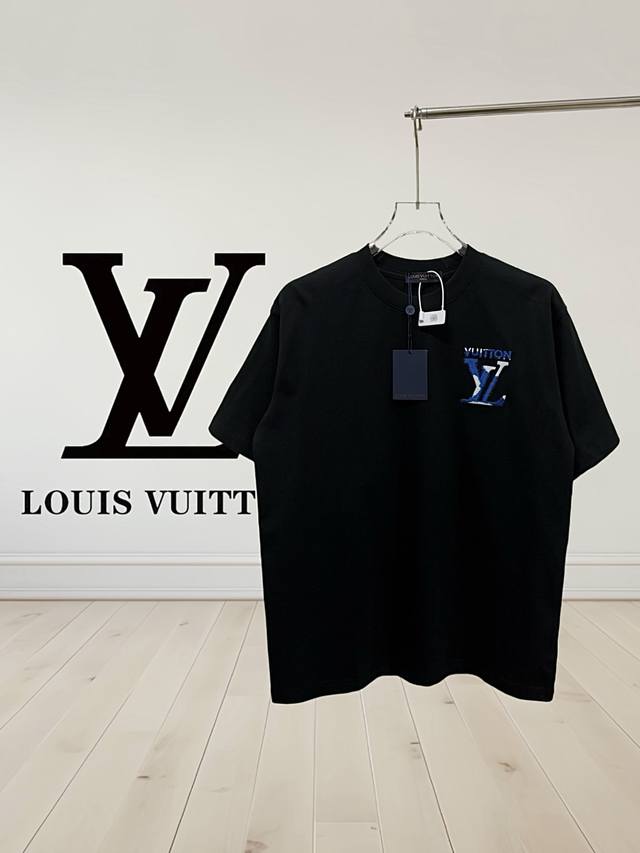 高版本] Louis Vuitton 路易威登25Ss新品走秀款 平绣+毛线重工艺Lv Logo刺绣 后福平绣毛线大Logo 刺绣短袖，男女同款！短袖不在千篇一