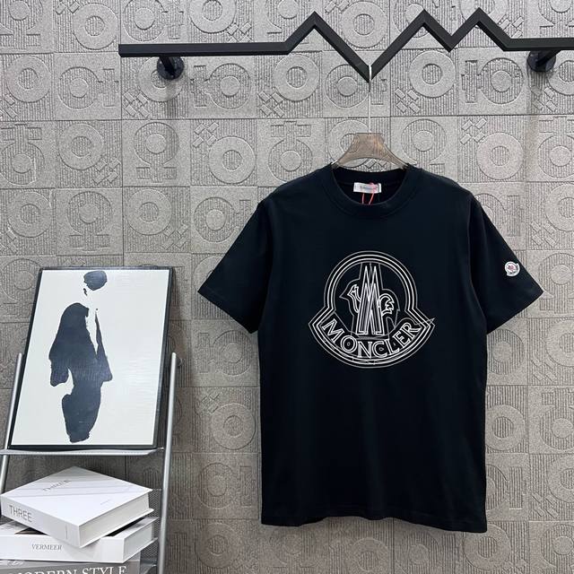 Moncler 蒙口 重叠交错字母印花 Logo标识精致升级，灵感源自八十年代复古 原版面料 官方同款 短袖T恤 定制260克同缸染面料 手感非常舒服 春夏砖柜