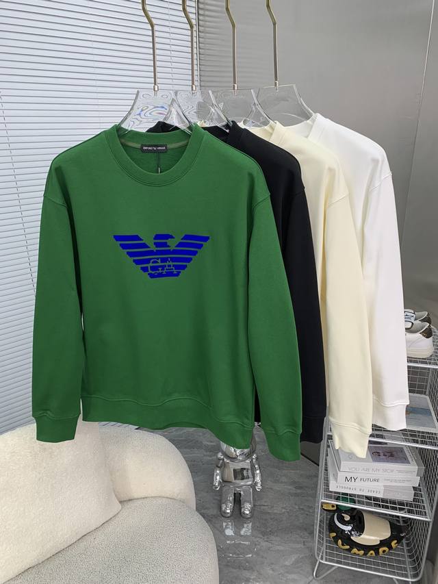 可年后 Armani阿玛尼 秋冬新款高克重380克重磅卫衣出货啦！！ 定制高克重纯棉卫衣面料 搭配当下流行重工工艺 做工走线精细 面料上身舒适 男女同款，版型微