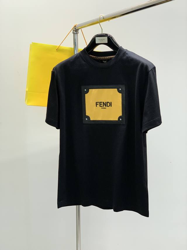 年后， ，Fendi 芬迪，2025春夏最新品，专柜同步有售，原单狠货，休闲时尚圆领短袖T恤，进口原版面料，顶级刺绣工艺字母图案Logo，独特设计，上身舒适透气 - 点击图像关闭