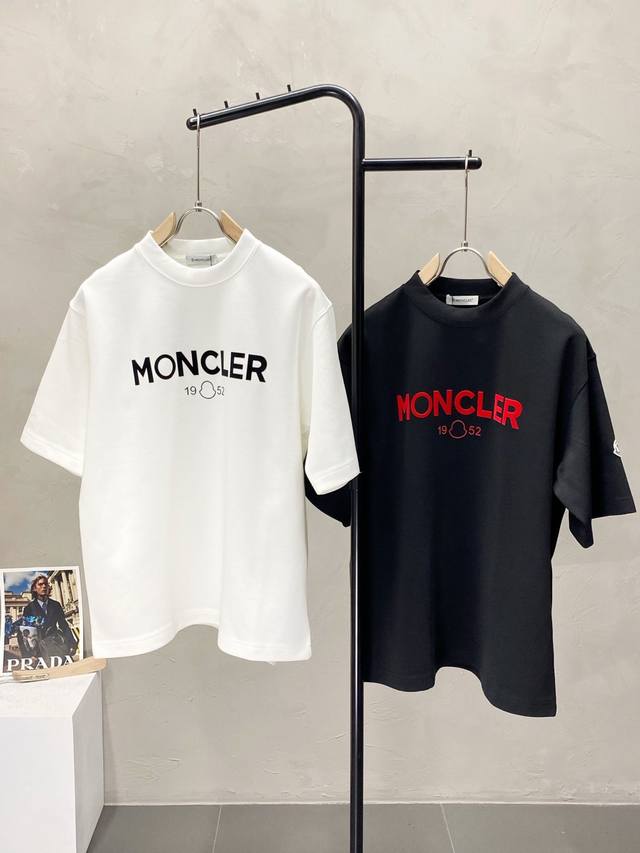 支持年后 。Moncler蒙口独家专供新款原单男士休闲短袖 高端定制 高端版本 时尚百搭爆款进口面料 手感超柔软细腻 穿着亲肤舒适 高端精品 代工厂精细做工 上