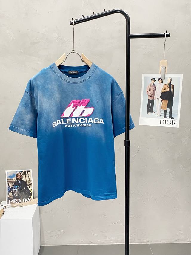 支持年后 。Balenciga巴黎世家独家专供新款原单男士休闲春夏短袖 高端定制 高端版本 时尚百搭爆款进口面料 水洗做旧晕染设计 手感超柔软细腻 穿着亲肤舒适