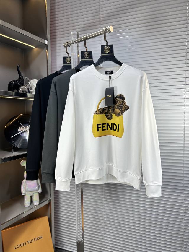 支持年后退换 Fend*芬迪 Ss24秋冬新款高品质卫衣 经典字母款系列，采用特纺紧密棉面料，下摆收口设计，克重380G，采用进口定染材质绣线，具有光泽感的丝光