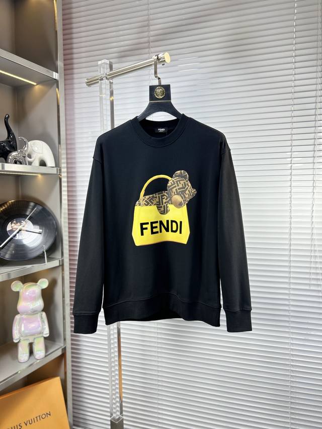 支持年后退换 Fend*芬迪 Ss24秋冬新款高品质卫衣 经典字母款系列，采用特纺紧密棉面料，下摆收口设计，克重380G，采用进口定染材质绣线，具有光泽感的丝光