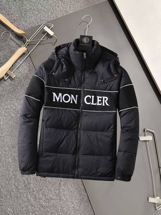 支持年后退换 羽绒服- 蒙口Moncler 官网款2024秋冬新款羽绒服。这款号称羽绒服届最高端的，全部90绒的三标齐全带着经典的Logo组合搭配，第一眼看到就