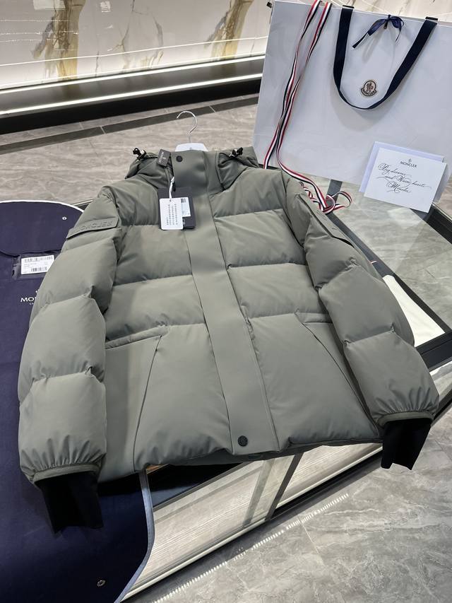 支持年后退换 Moncler Grenoble魔术贴徽章秋冬男士羽绒服滑雪系列连帽外套夹克.更多细节实拍. Aaa9