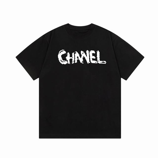 隔天到 Chanel 香奈儿 涂鸦字母直喷印花 Logo标识精致升级，灵感源自八十年代复古 原版面料 官方同款 短袖T恤 定制300克同缸染面料 手感非常舒服 - 点击图像关闭