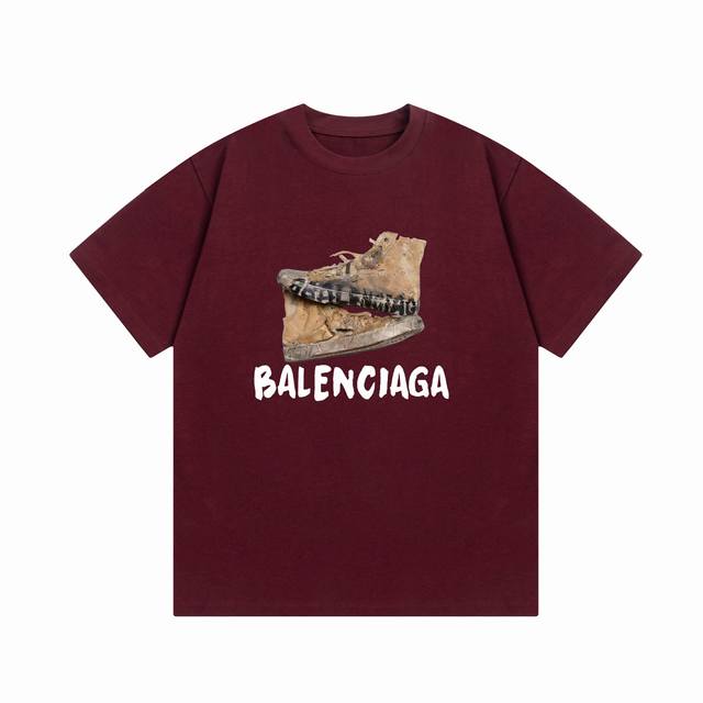 隔天到 Balenciaga 巴黎世家 做旧鞋子字母印花 Logo标识精致升级，灵感源自八十年代复古 原版面料 官方同款 短袖T恤 定制300克同缸染面料 手感