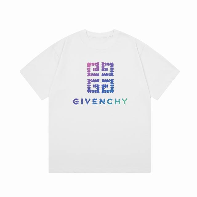 隔天到 Givenchy 纪梵希 渐变直喷字母印花 Logo标识精致升级，灵感源自八十年代复古 原版面料 官方同款 短袖T恤 定制300克同缸染面料 手感非常舒