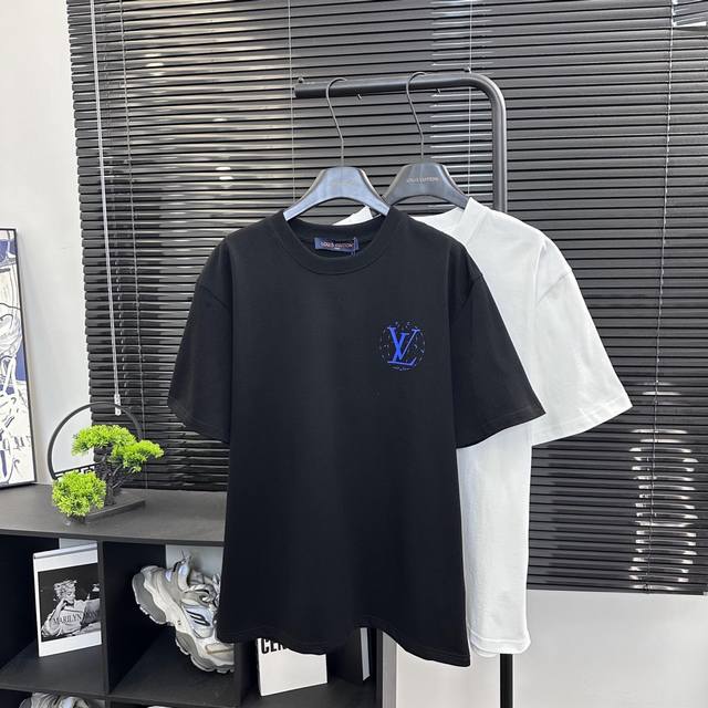 Louis Vuitton 款号：L810#路易威登员工新款工服环保地球前后印花短袖 面料- 采用320克双股精梳棉面料.索罗纳螺纹订织订染国标一级面料 工艺： - 点击图像关闭