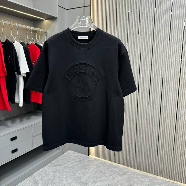 新款上市 25Fw320G重磅洗水磨破高端短袖 蒙口Moncler 前幅搭配万针刺绣剪破工艺 情侣款短T 百看不腻的高级简约风格 口袋贴绣简约风 高级气质穿搭