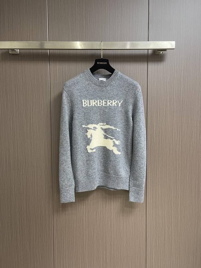 支持年后售后 Burberry 战马徽标羊绒针织毛衣，精选高品质的羊毛与羊绒原料，按照一定的比例进行混纺。纱线染色与订染：解析原版 对纱线进行订染，确保颜色还原