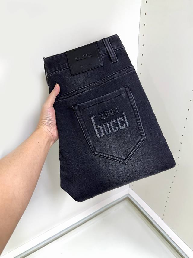 支持年后 Gucci古奇 新款新品 专柜有售 实体店极品牛仔裤专柜原版1:1好货，适合各个年龄段。市场最高版本的欧洲进口面料。舒适柔软亲肤，上身效果超级棒时尚百