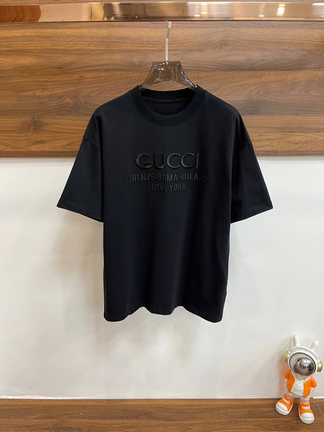 可年后！ 主推 Gucci 2025Ss早春新款发布古琦圆领T恤，Logo刺绣，穿上就是舒适自在又显瘦的存在，慵懒而随性，结合干净简单的色系就特别耐看，适合日常