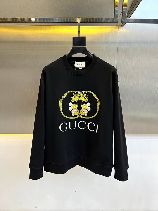 可年后 Gucc古驰、2024Aw秋冬新品廓形圆领套头卫衣！选用客供定织定染380G高克重水洗毛圈鱼鳞棉布制成，适中的厚度可兼顾多个季节搭配，贴肤透气不扎身，带