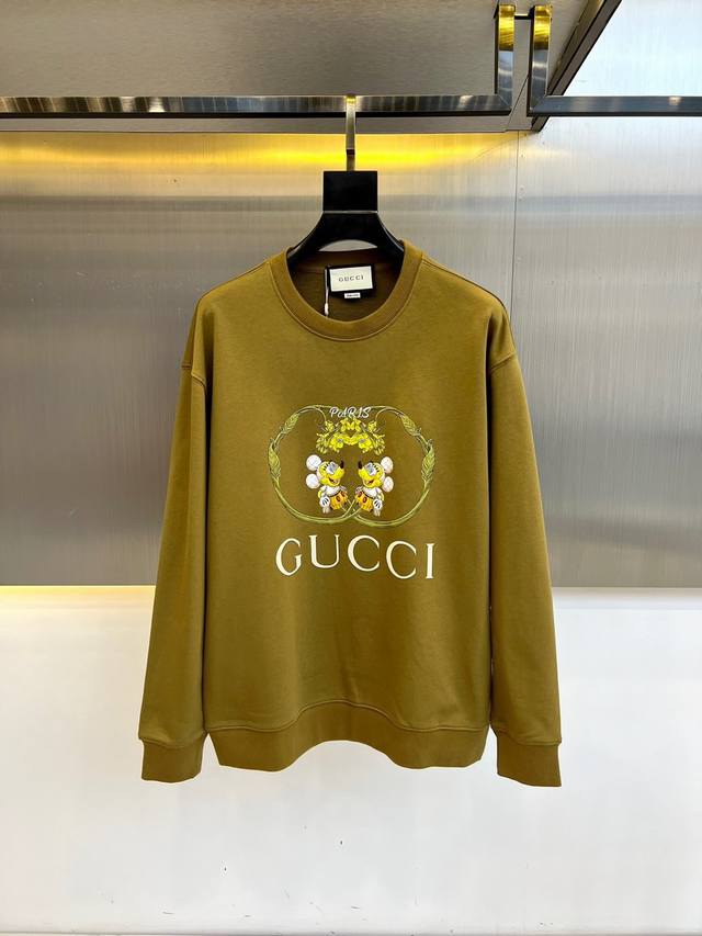 可年后 Gucc古驰、2024Aw秋冬新品廓形圆领套头卫衣！选用客供定织定染380G高克重水洗毛圈鱼鳞棉布制成，适中的厚度可兼顾多个季节搭配，贴肤透气不扎身，带