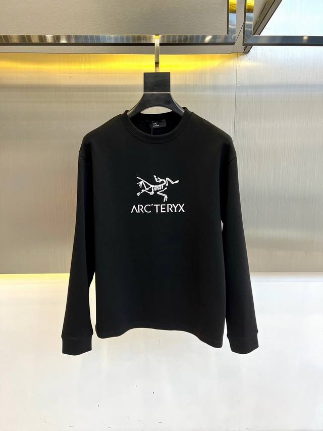 可年后 Arcteryx 始祖鸟、2024Aw秋冬新品廓形圆领套头卫衣！选用客供定织定染380G高克重水洗毛圈鱼鳞棉布制成，适中的厚度可兼顾多个季节搭配，贴肤透