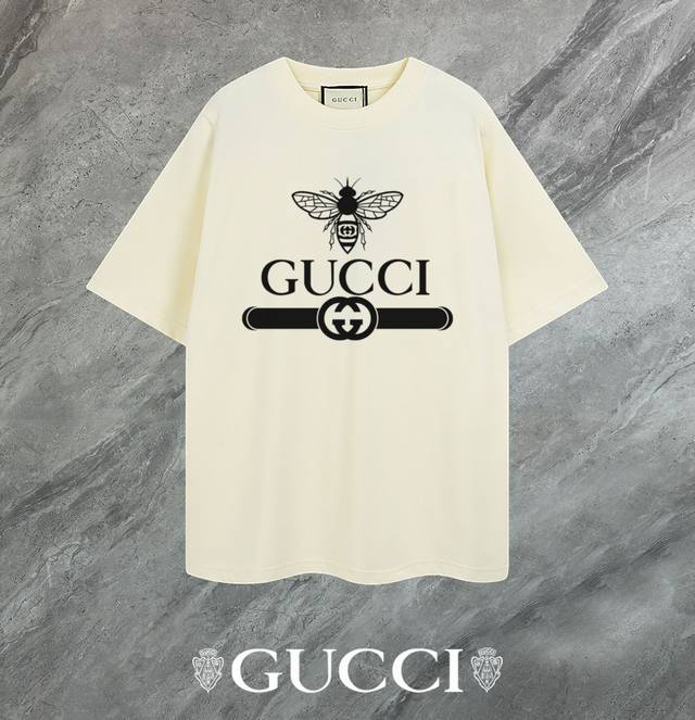 支持年后退换 Gucci~古驰 2025新款高品质圆领短袖T恤 袖口车有进口绣花标 定制定染,手感非常舒服 超级百搭好看的一款短袖 三标齐全 非市场普通版本 随 - 点击图像关闭