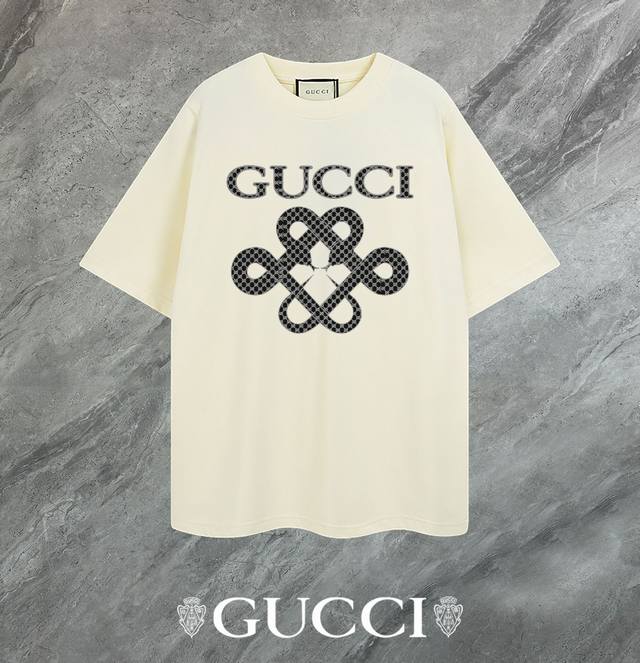 支持年后退换 Gucci~古驰 2025新款高品质圆领短袖T恤 袖口车有进口绣花标 定制定染,手感非常舒服 超级百搭好看的一款短袖 三标齐全 非市场普通版本 随 - 点击图像关闭