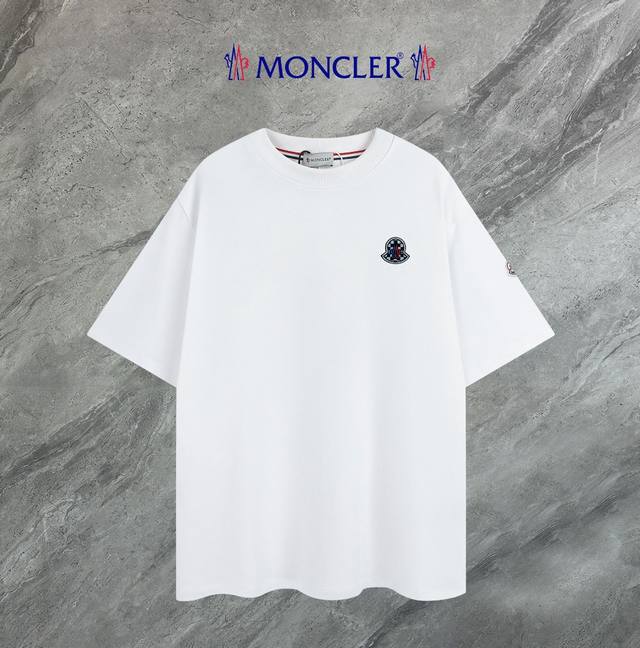 支持年后退换 Moncler~蒙口 2025新款高品质圆领短袖T恤 袖口车有进口绣花标 定制定染,手感非常舒服 超级百搭好看的一款短袖 三标齐全 非市场普通版本 - 点击图像关闭