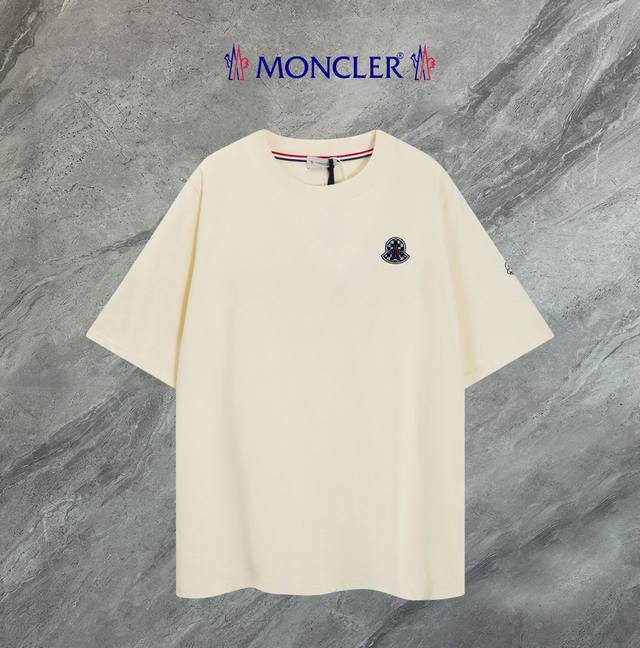 支持年后退换 Moncler~蒙口 2025新款高品质圆领短袖T恤 袖口车有进口绣花标 定制定染,手感非常舒服 超级百搭好看的一款短袖 三标齐全 非市场普通版本