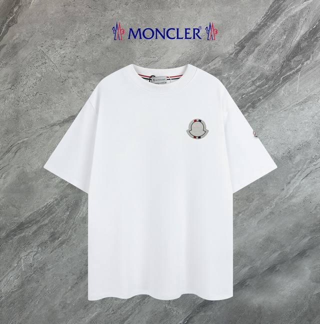 支持年后退换 Moncler~蒙口 2025新款高品质圆领短袖T恤 袖口车有进口绣花标 定制定染,手感非常舒服 超级百搭好看的一款短袖 三标齐全 非市场普通版本