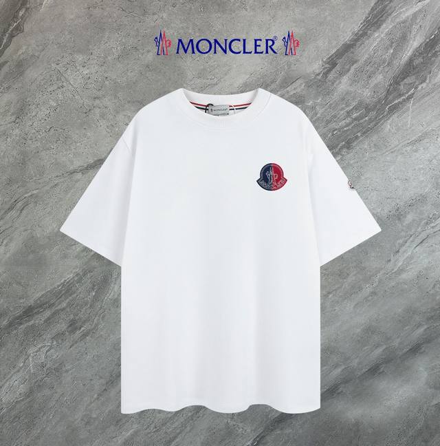 支持年后退换 Moncler~蒙口 2025新款高品质圆领短袖T恤 袖口车有进口绣花标 定制定染,手感非常舒服 超级百搭好看的一款短袖 三标齐全 非市场普通版本