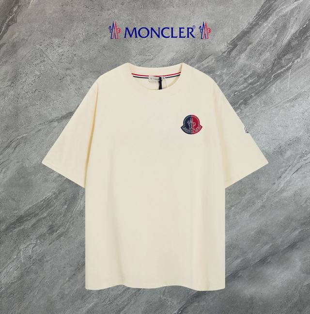 支持年后退换 Moncler~蒙口 2025新款高品质圆领短袖T恤 袖口车有进口绣花标 定制定染,手感非常舒服 超级百搭好看的一款短袖 三标齐全 非市场普通版本 - 点击图像关闭