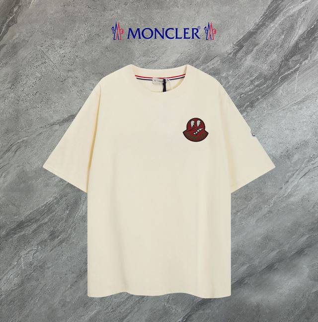 支持年后退换 Moncler~蒙口 2025新款高品质圆领短袖T恤 袖口车有进口绣花标 定制定染,手感非常舒服 超级百搭好看的一款短袖 三标齐全 非市场普通版本