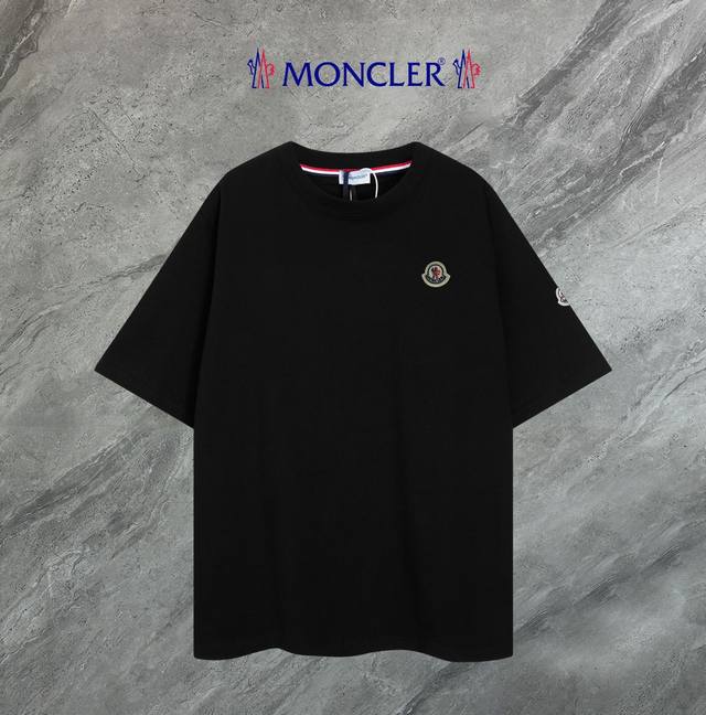 支持年后退换 Moncler~蒙口 2025新款高品质圆领短袖T恤 袖口车有进口绣花标 定制定染,手感非常舒服 超级百搭好看的一款短袖 三标齐全 非市场普通版本