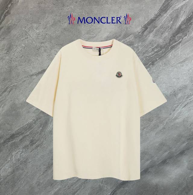 支持年后退换 Moncler~蒙口 2025新款高品质圆领短袖T恤 袖口车有进口绣花标 定制定染,手感非常舒服 超级百搭好看的一款短袖 三标齐全 非市场普通版本 - 点击图像关闭