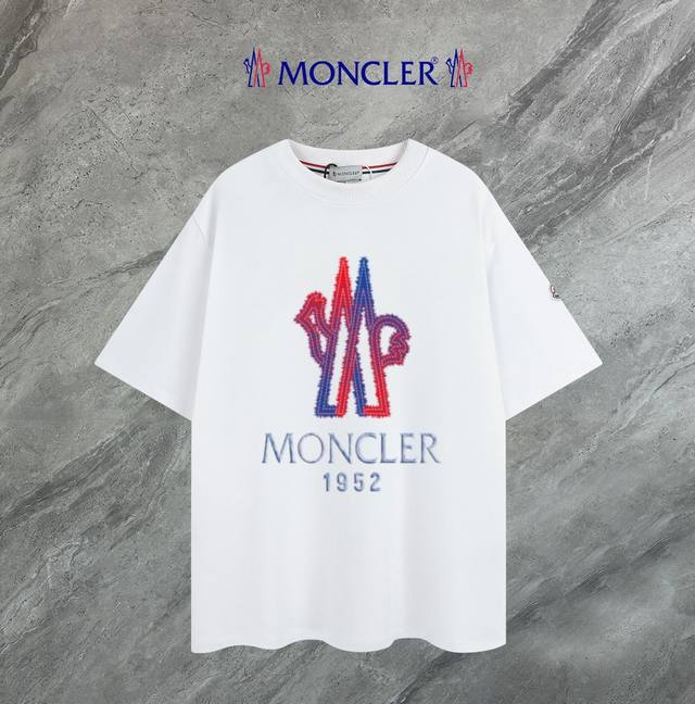 支持年后退换 Moncler~蒙口 2025新款高品质圆领短袖T恤 袖口车有进口绣花标 定制定染,手感非常舒服 超级百搭好看的一款短袖 三标齐全 非市场普通版本