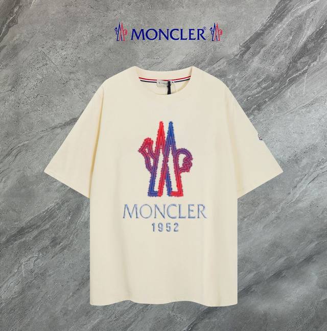 支持年后退换 Moncler~蒙口 2025新款高品质圆领短袖T恤 袖口车有进口绣花标 定制定染,手感非常舒服 超级百搭好看的一款短袖 三标齐全 非市场普通版本