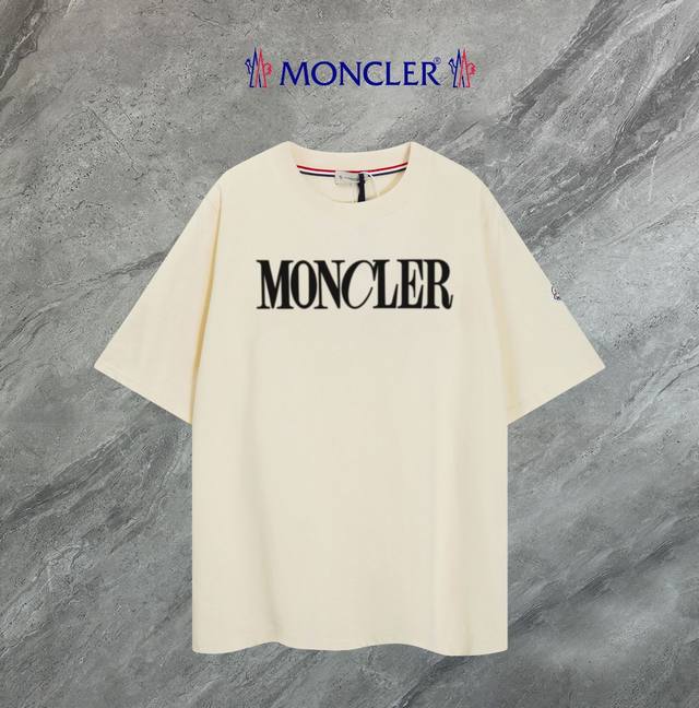 支持年后退换 Moncler~蒙口 2025新款高品质圆领短袖T恤 袖口车有进口绣花标 定制定染,手感非常舒服 超级百搭好看的一款短袖 三标齐全 非市场普通版本