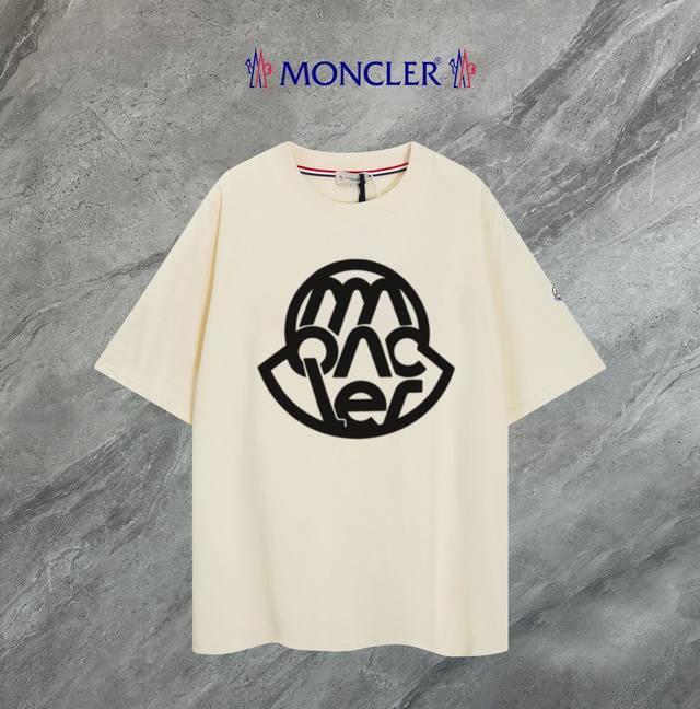 支持年后退换 Moncler~蒙口 2025新款高品质圆领短袖T恤 袖口车有进口绣花标 定制定染,手感非常舒服 超级百搭好看的一款短袖 三标齐全 非市场普通版本