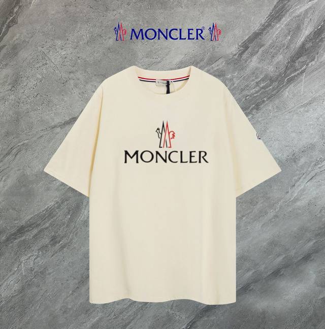 支持年后退换 Moncler~蒙口 2025新款高品质圆领短袖T恤 袖口车有进口绣花标 定制定染,手感非常舒服 超级百搭好看的一款短袖 三标齐全 非市场普通版本