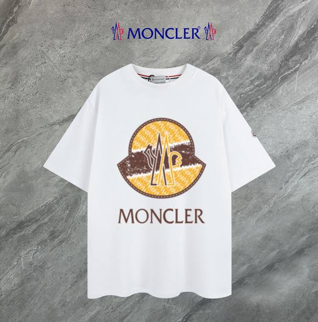 支持年后退换 Moncler~蒙口 2025新款高品质圆领短袖T恤 袖口车有进口绣花标 定制定染,手感非常舒服 超级百搭好看的一款短袖 三标齐全 非市场普通版本