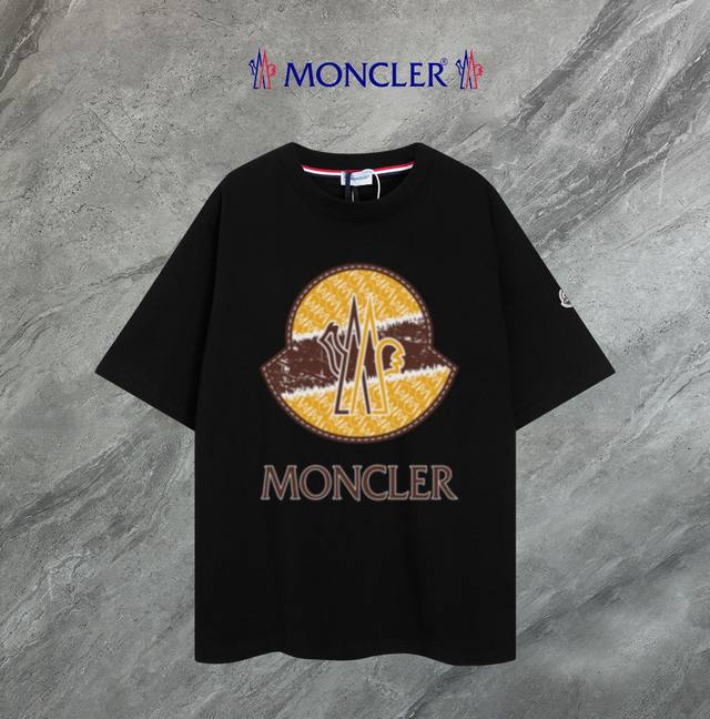 支持年后退换 Moncler~蒙口 2025新款高品质圆领短袖T恤 袖口车有进口绣花标 定制定染,手感非常舒服 超级百搭好看的一款短袖 三标齐全 非市场普通版本 - 点击图像关闭