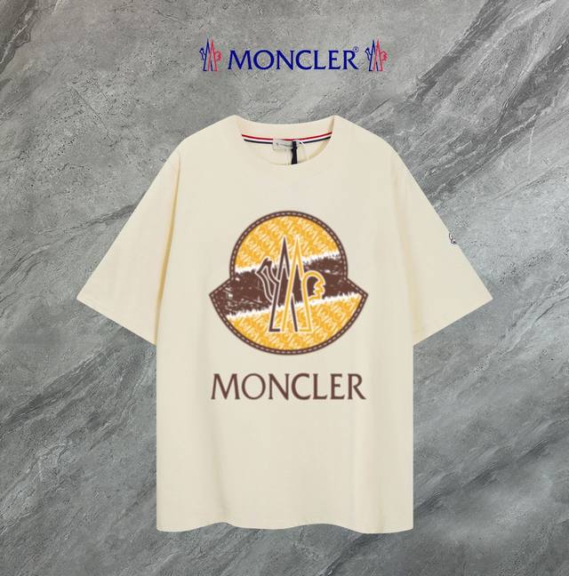 支持年后退换 Moncler~蒙口 2025新款高品质圆领短袖T恤 袖口车有进口绣花标 定制定染,手感非常舒服 超级百搭好看的一款短袖 三标齐全 非市场普通版本